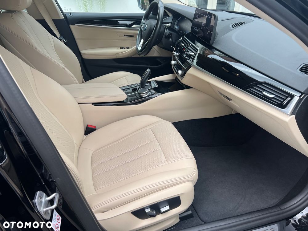BMW Seria 5 530e xDrive - 28