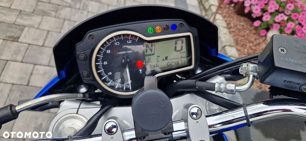 Suzuki GSR - 5