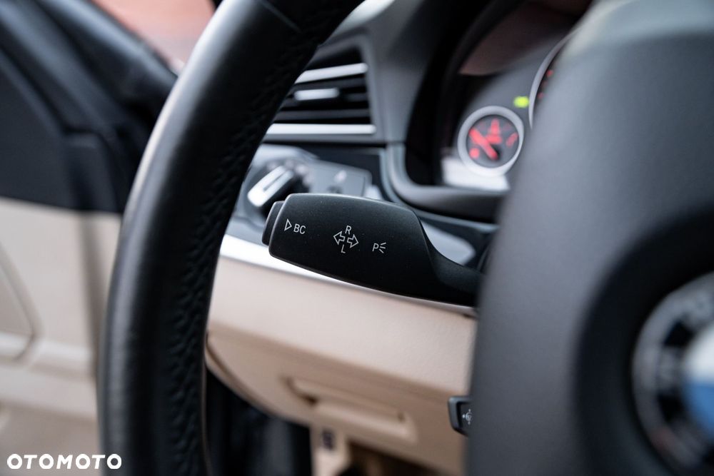 BMW Seria 5 520d Sport-Aut - 32