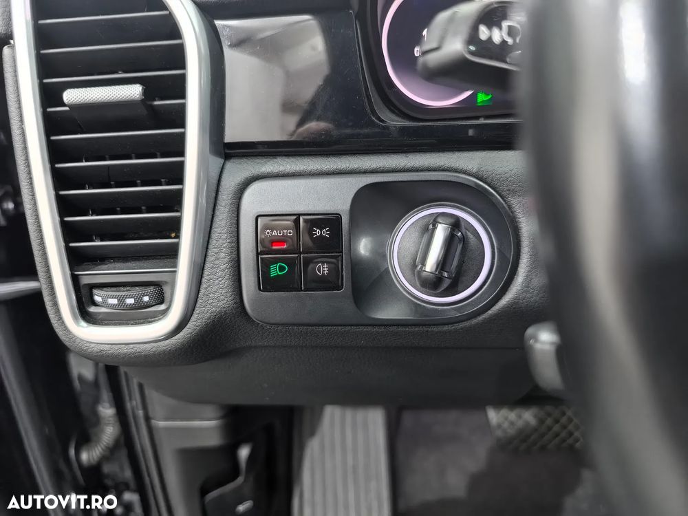 Porsche Cayenne - 24