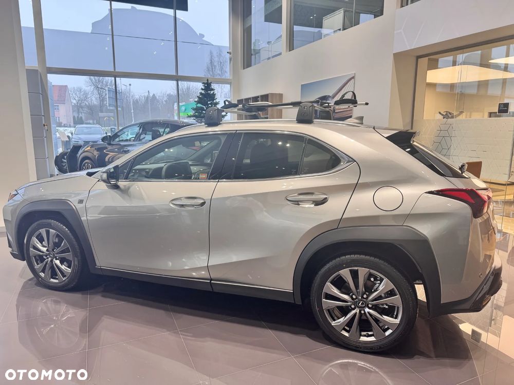 Lexus UX 300h F Sport Design - 2