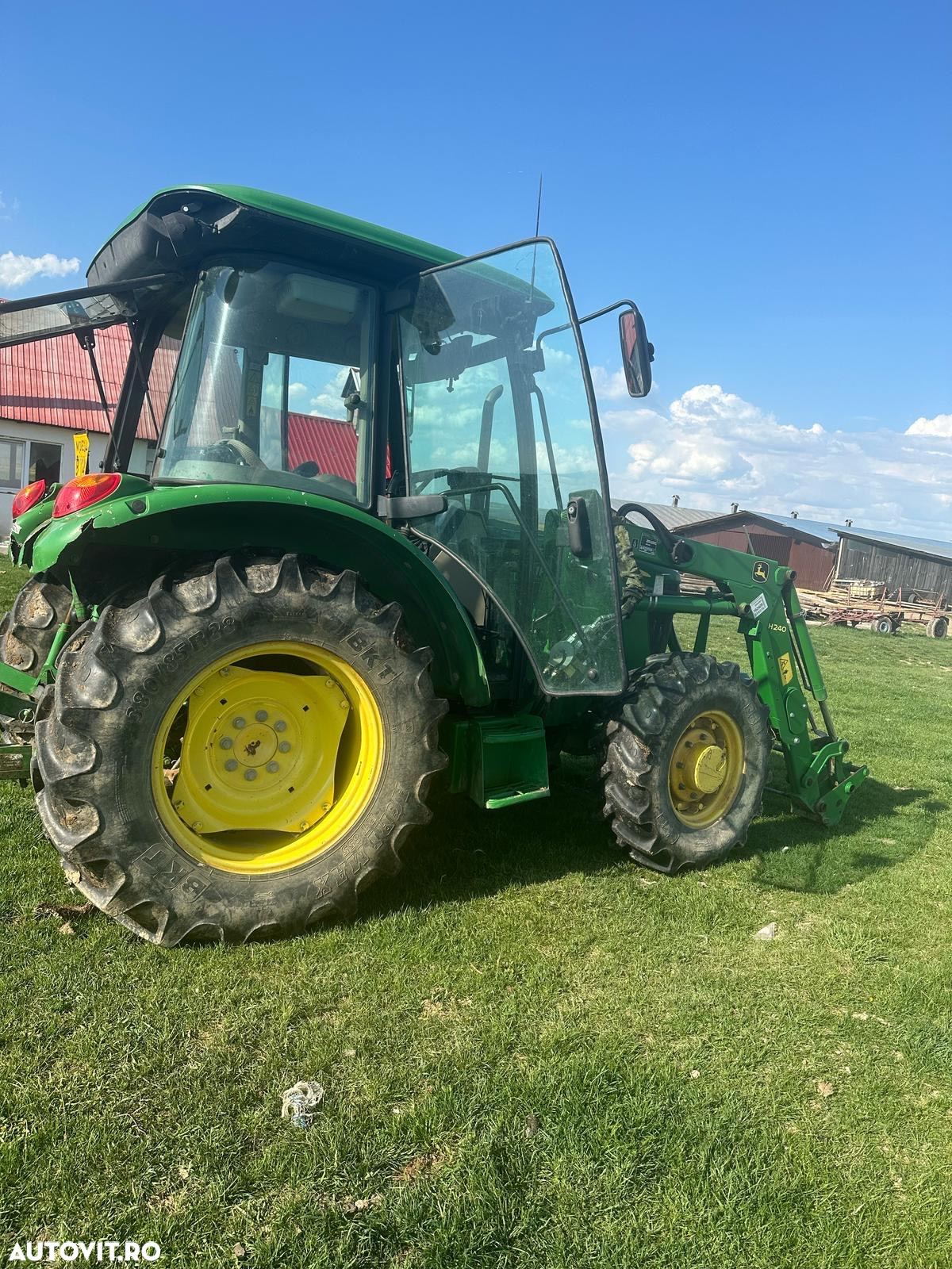 John Deere 5065E - 2