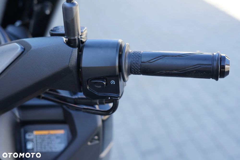 Yamaha NMAX - 16