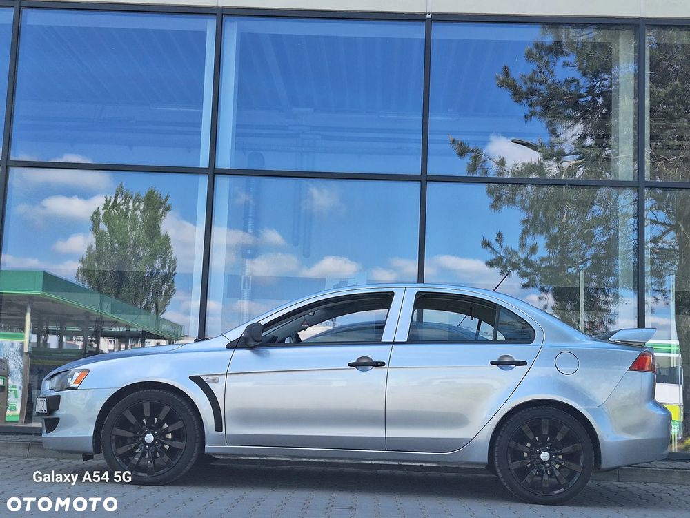 Mitsubishi Lancer 1.5 Inform - 2