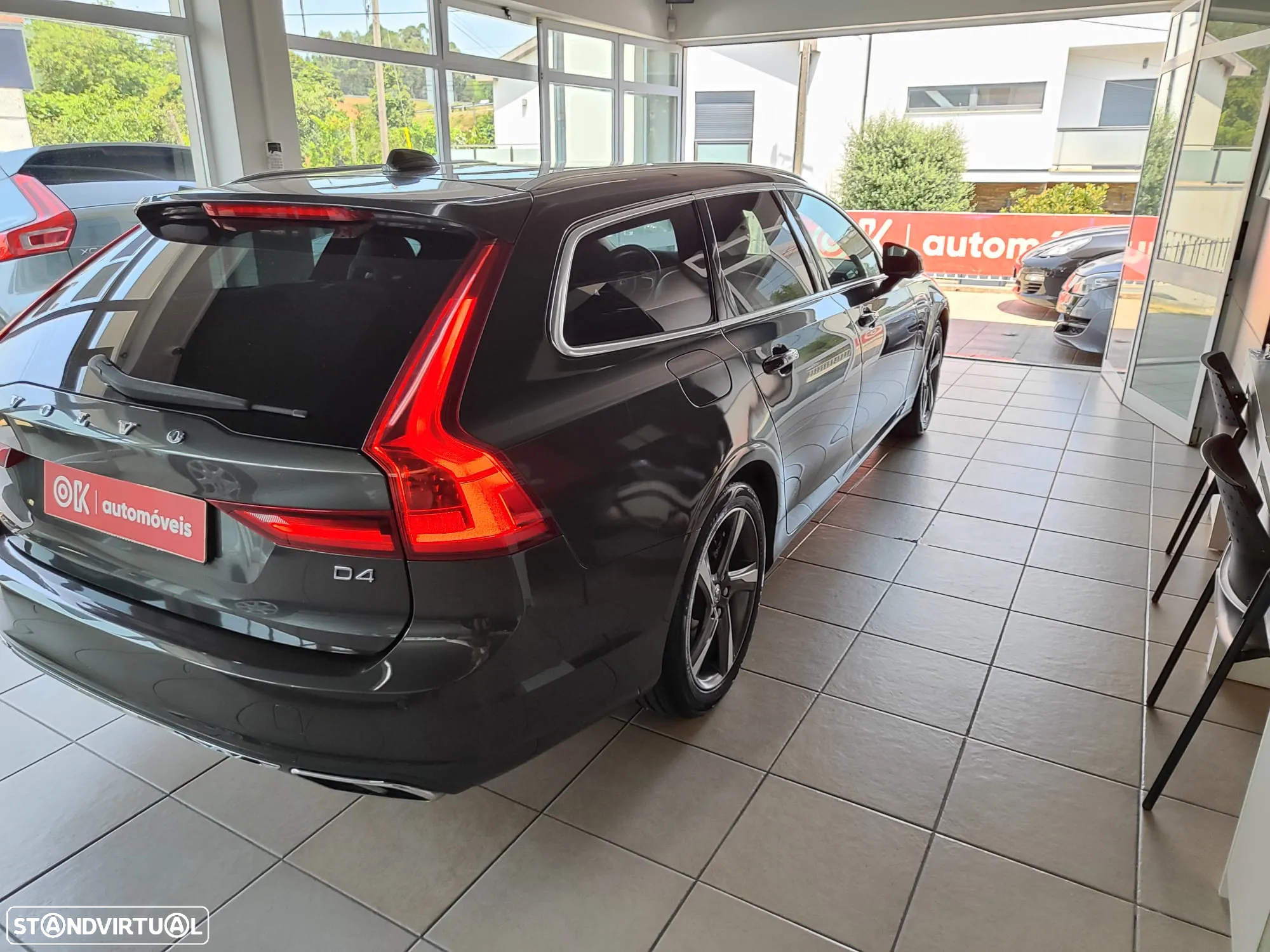 Volvo V90 2.0 D4 Momentum Geartronic - 10