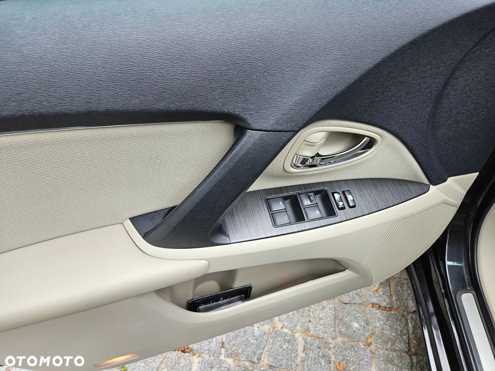 Toyota Avensis 2.0 Sol plus - 18