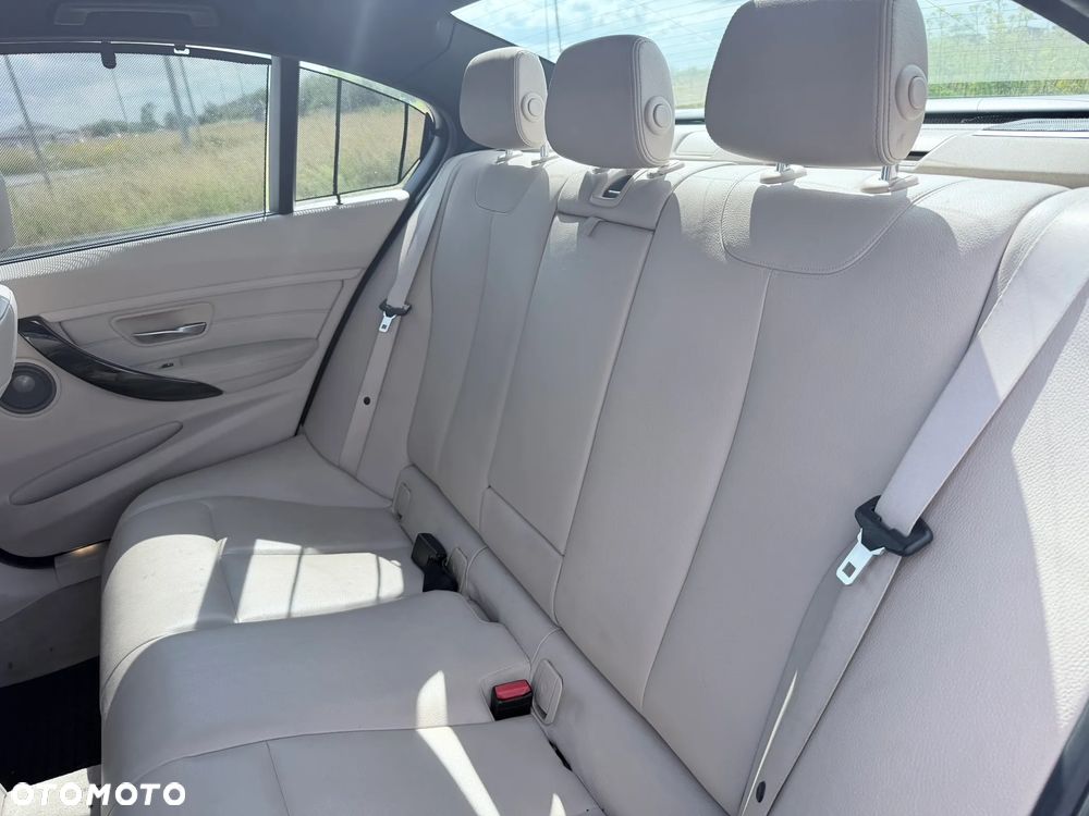 BMW Seria 3 320d - 15
