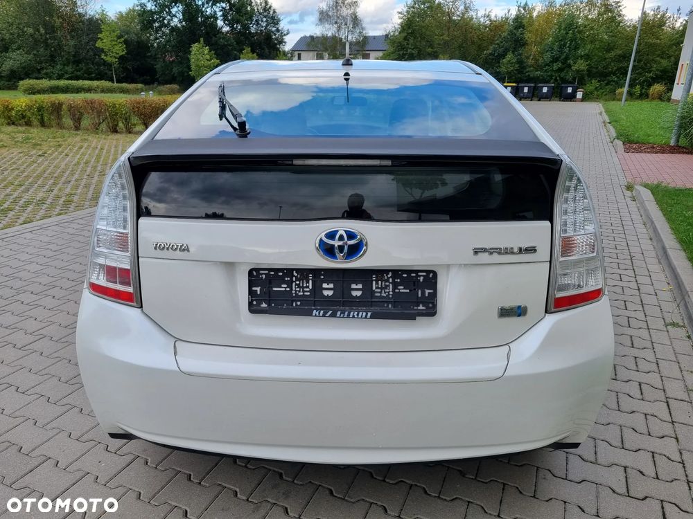 Toyota Prius (Hybrid) Life - 4