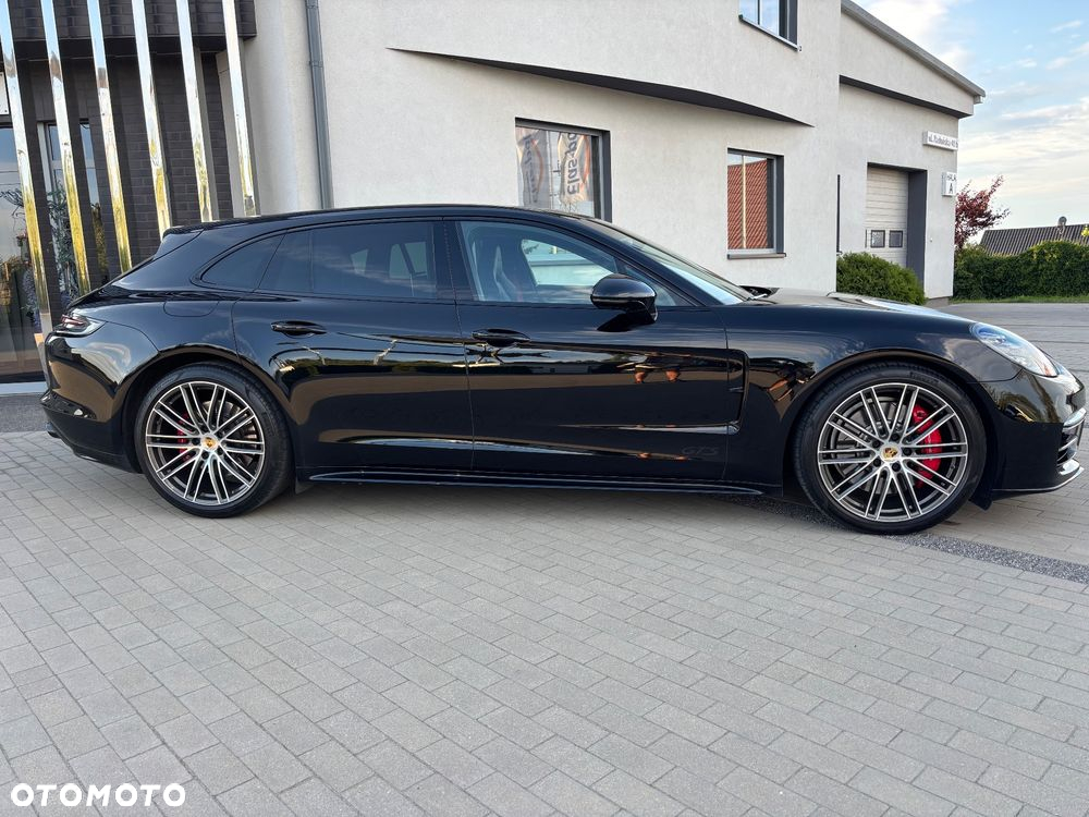 Porsche Panamera GTS Sport Turismo - 3
