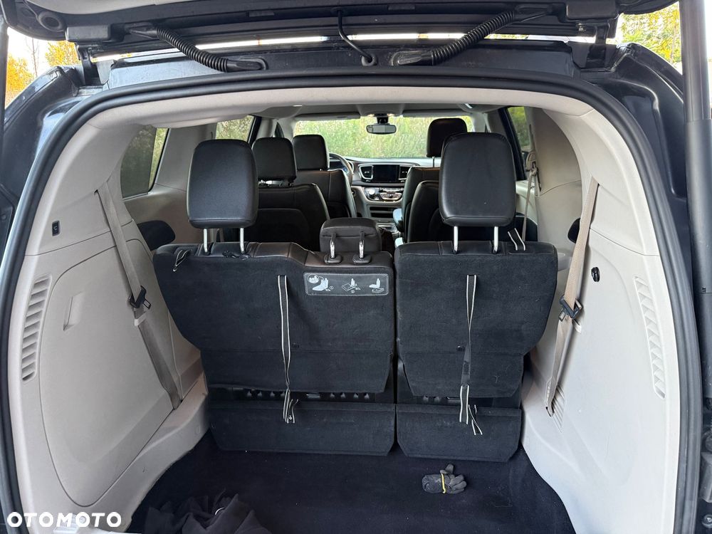 Chrysler Pacifica - 11