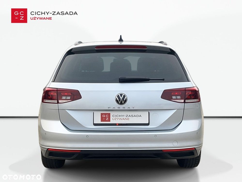 Volkswagen Passat - 4