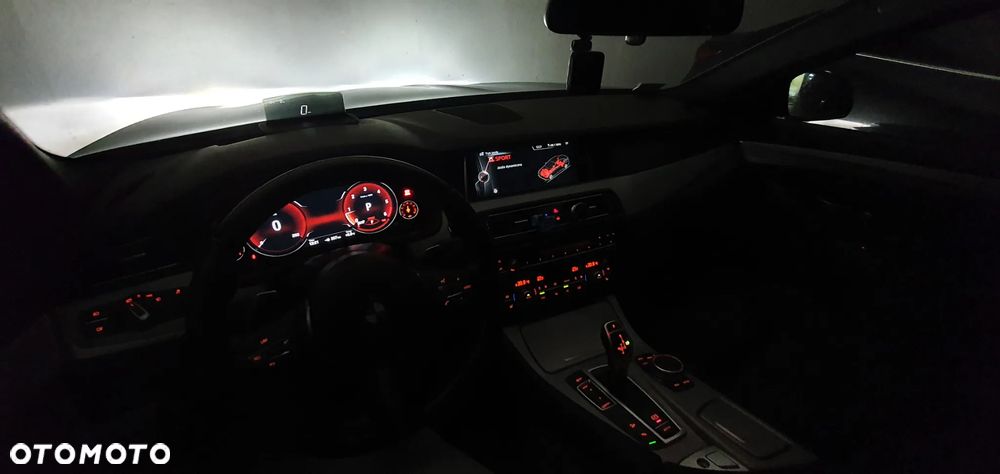 BMW Seria 5 525d xDrive - 16