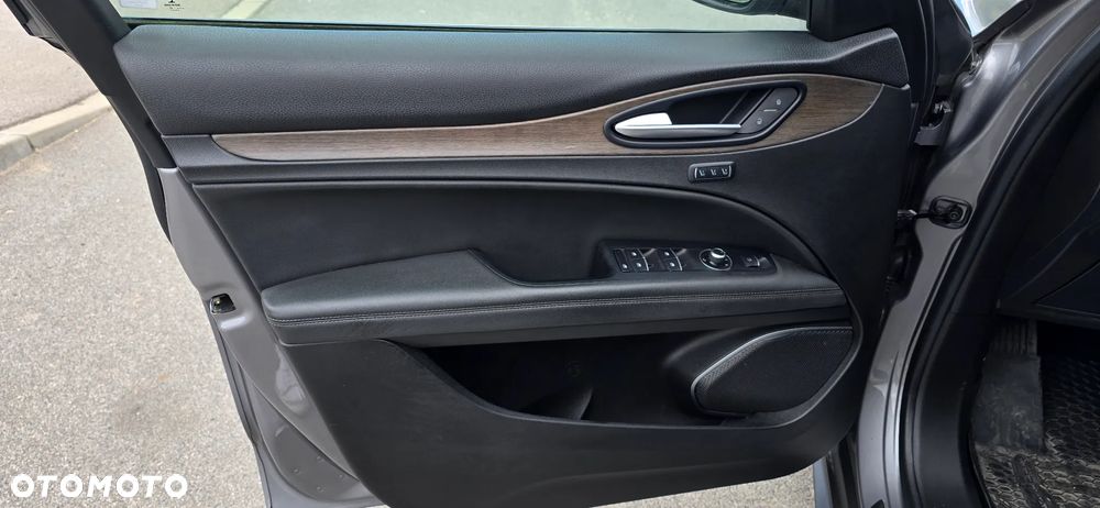 Alfa Romeo Stelvio 2.0 Turbo 16V AT8-Q4 Veloce Ti - 16