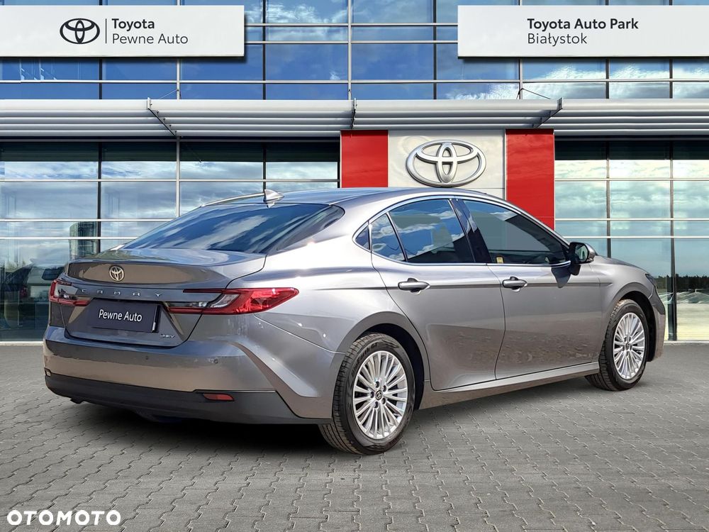 Toyota Camry - 5