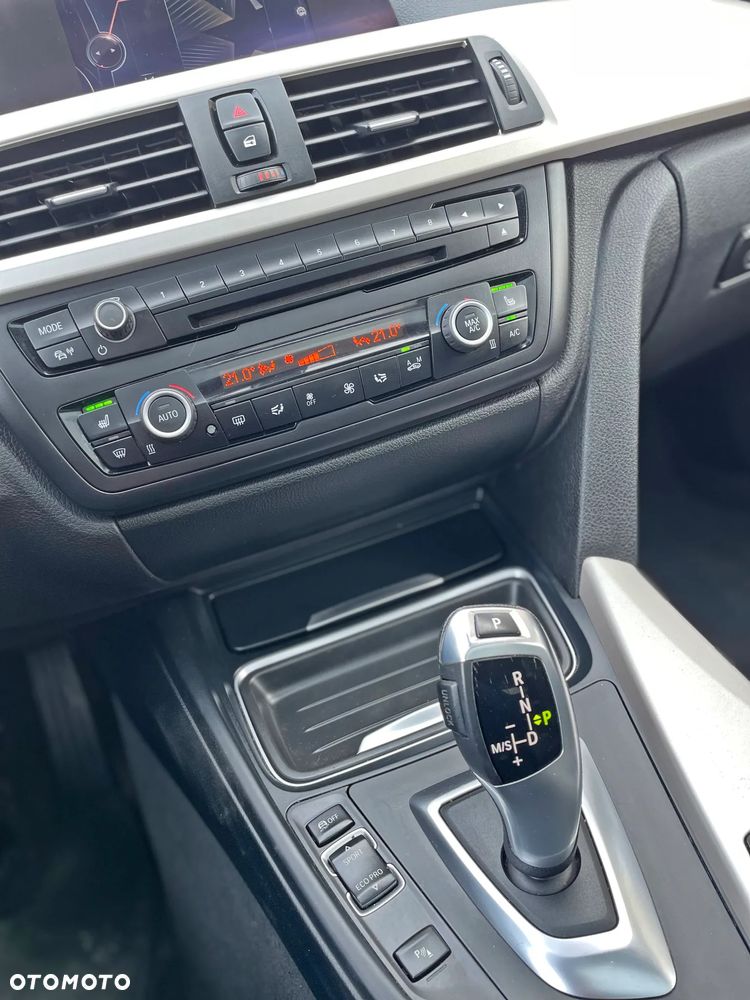 BMW Seria 3 320d Blue Performance Sport Line - 30