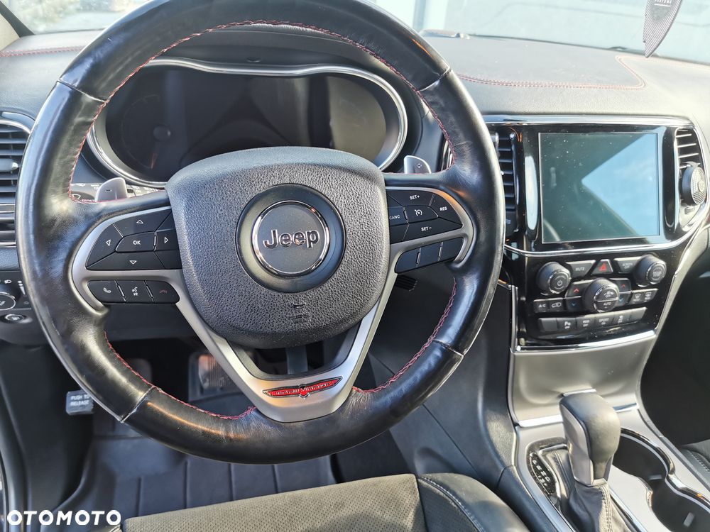 Jeep Grand Cherokee - 24