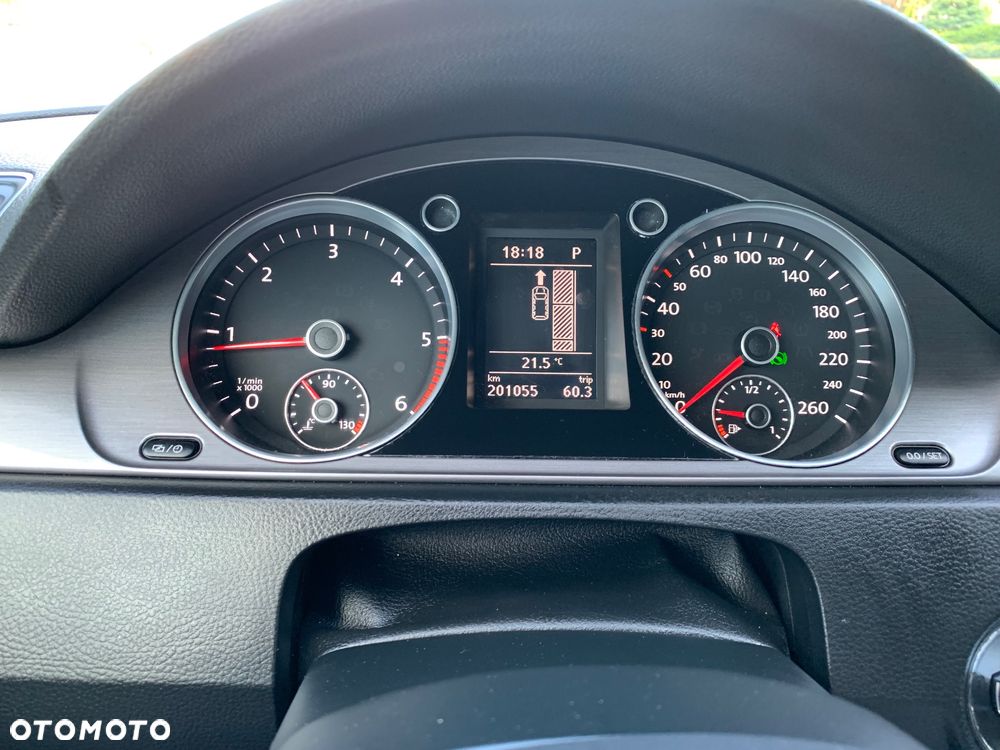 Volkswagen Passat 2.0 TDI Highline DSG - 28