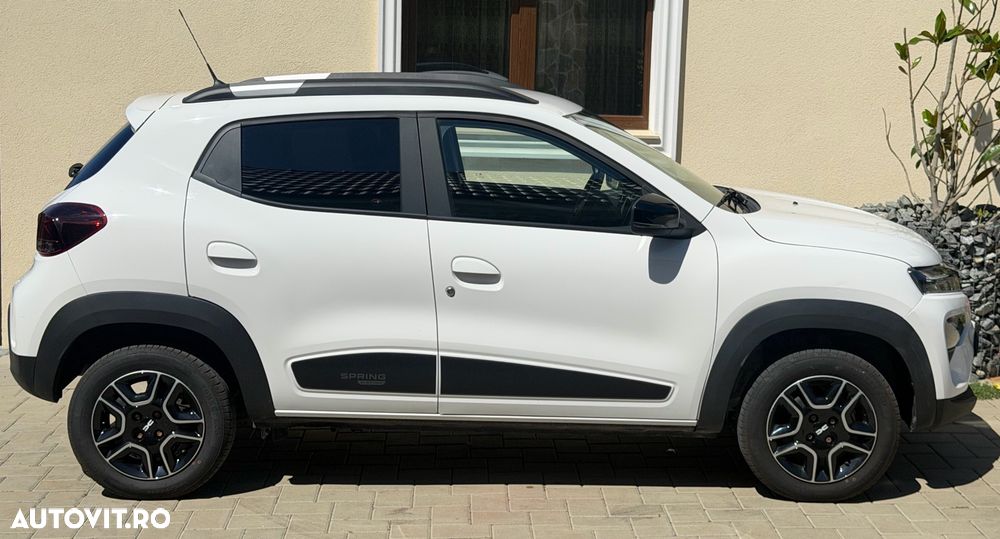 Dacia Spring Essential - 2