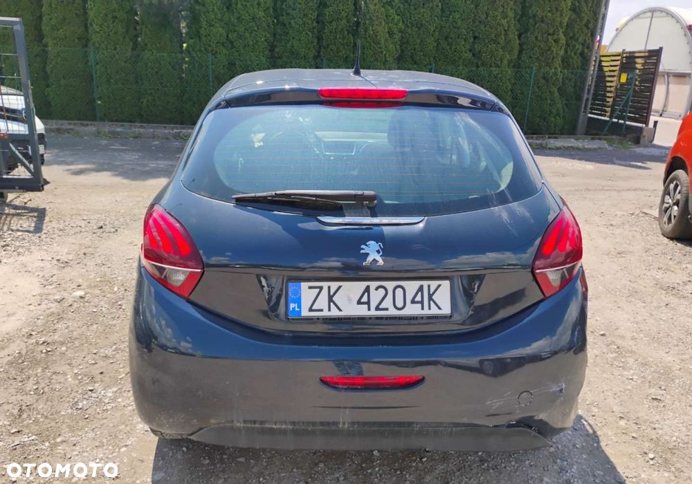 Peugeot 208 - 18