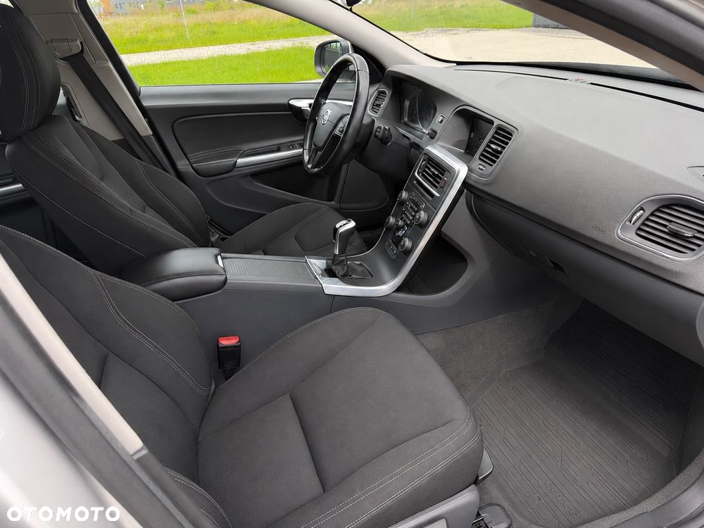 Volvo V60 D2 Drive-E Momentum - 9