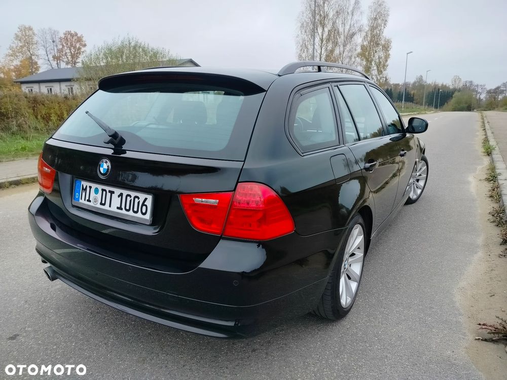 BMW 3 Series 2010 photo 3