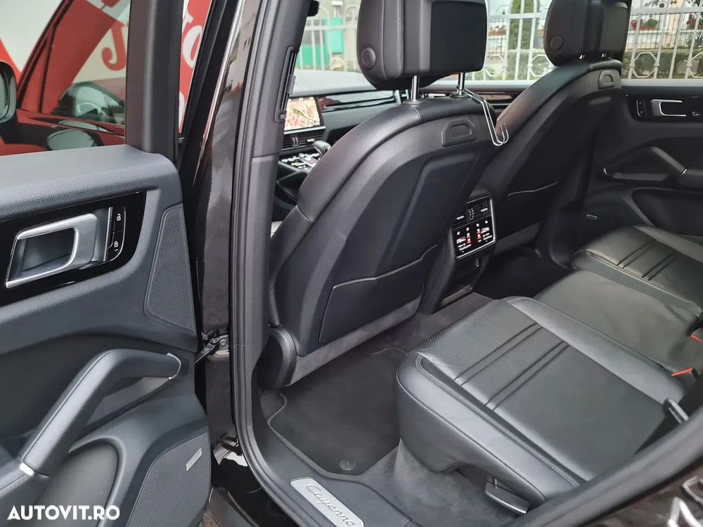 Porsche Cayenne Coupe - 25