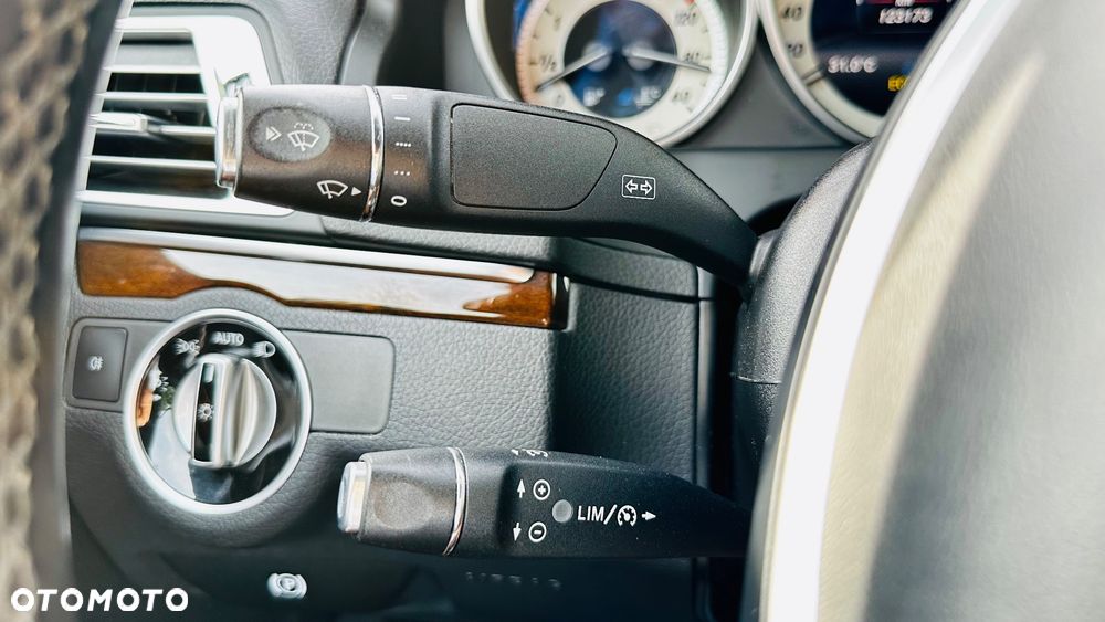 Mercedes-Benz Klasa E 220 CDI 7G-TRONIC Avantgarde - 18