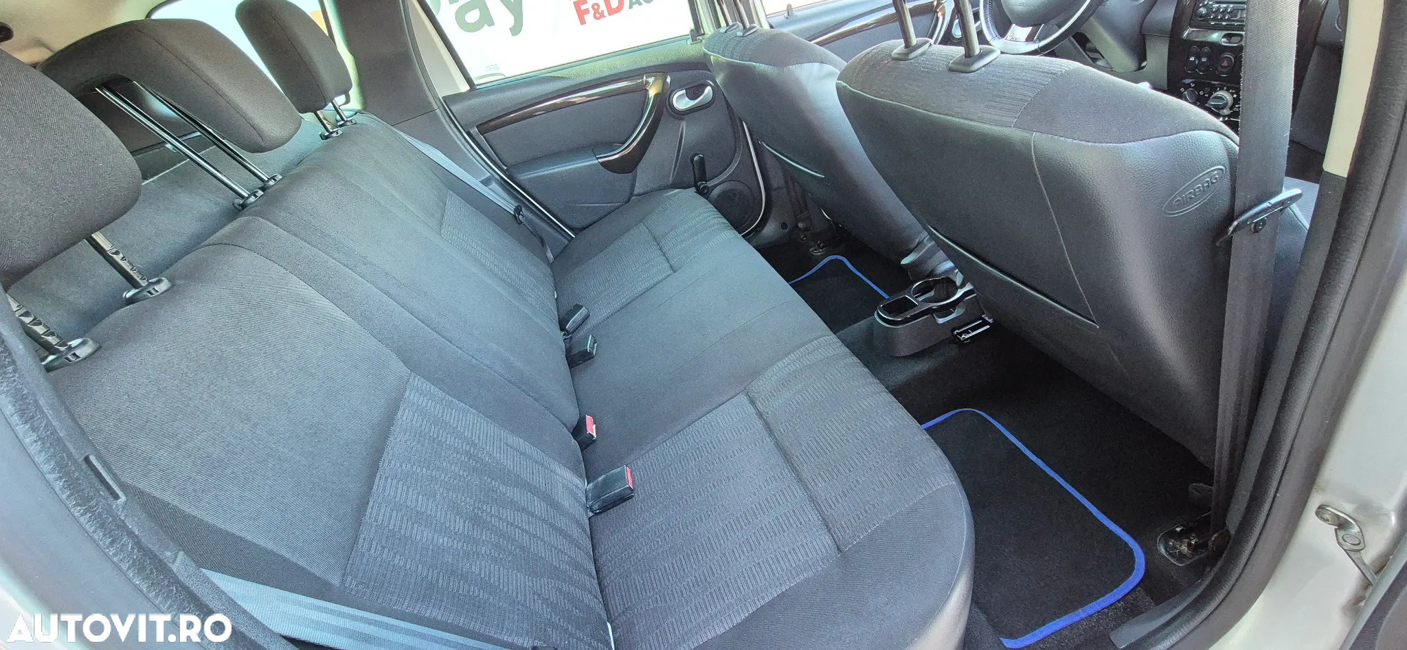 Dacia Duster 1.6 4x2 Laureate - 9
