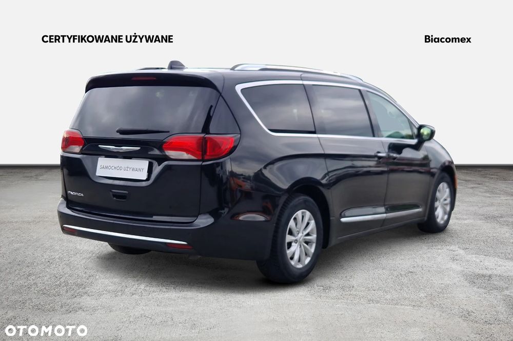 Chrysler Pacifica - 5