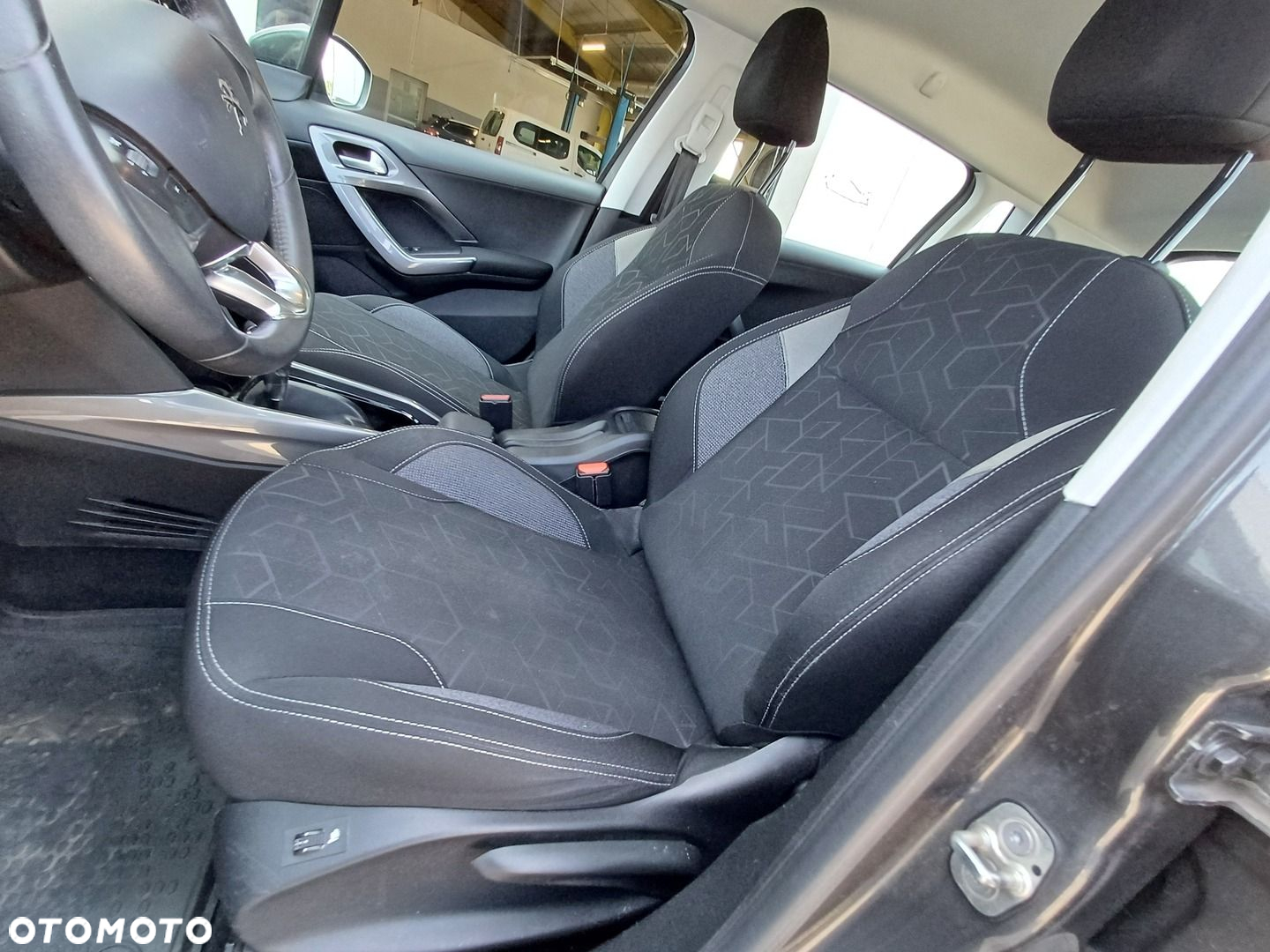 Peugeot 2008 1.2 Pure Tech Active S&S EAT6 - 12