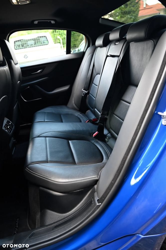 Jaguar XE - 38