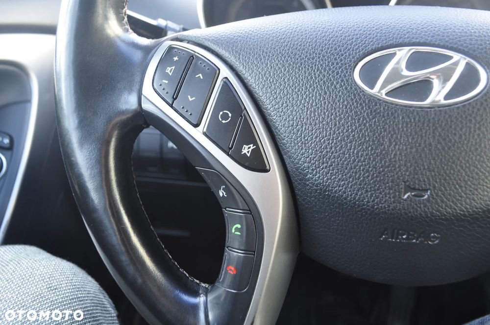 Hyundai i30 blue 1.6 CRDi YES Gold - 14