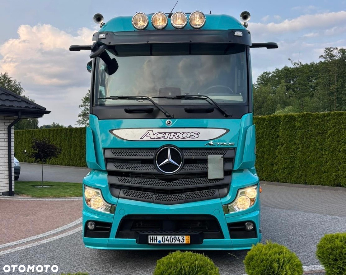 Mercedes-Benz Actros - 3