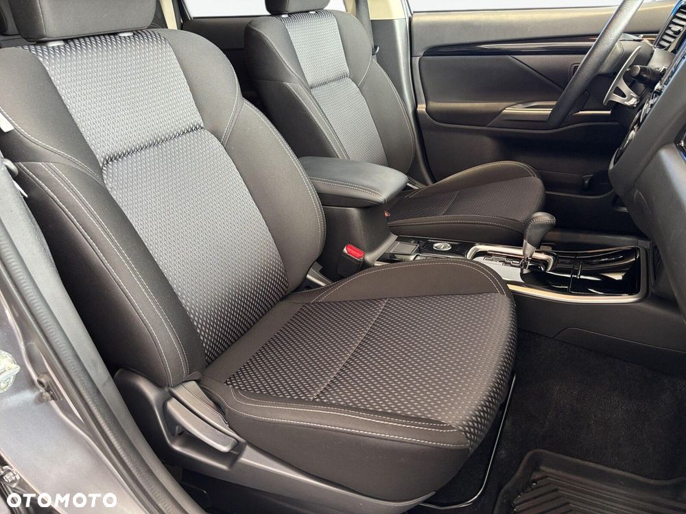Mitsubishi Outlander - 19