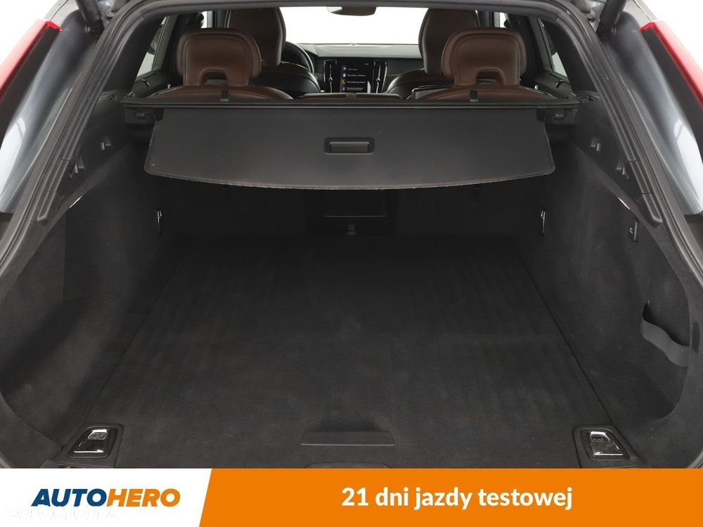 Volvo V90 Cross Country - 17