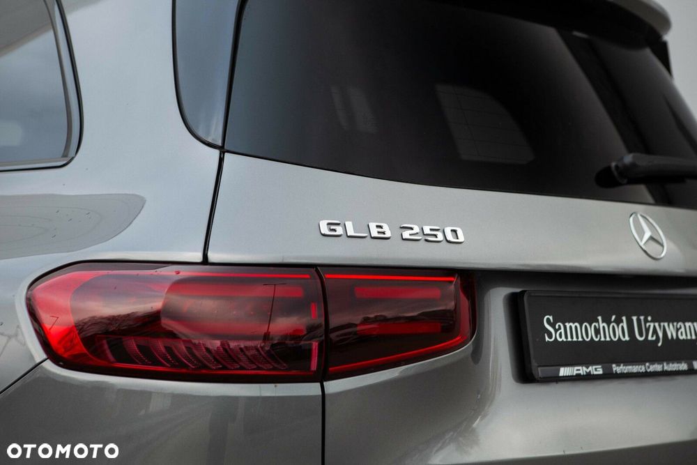 Mercedes-Benz GLB - 8