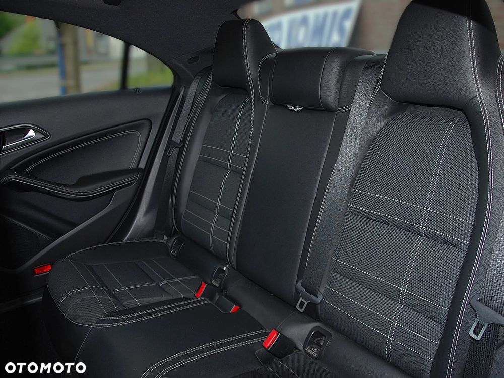 Mercedes-Benz CLA 220 CDI 7G-DCT AMG Line - 10