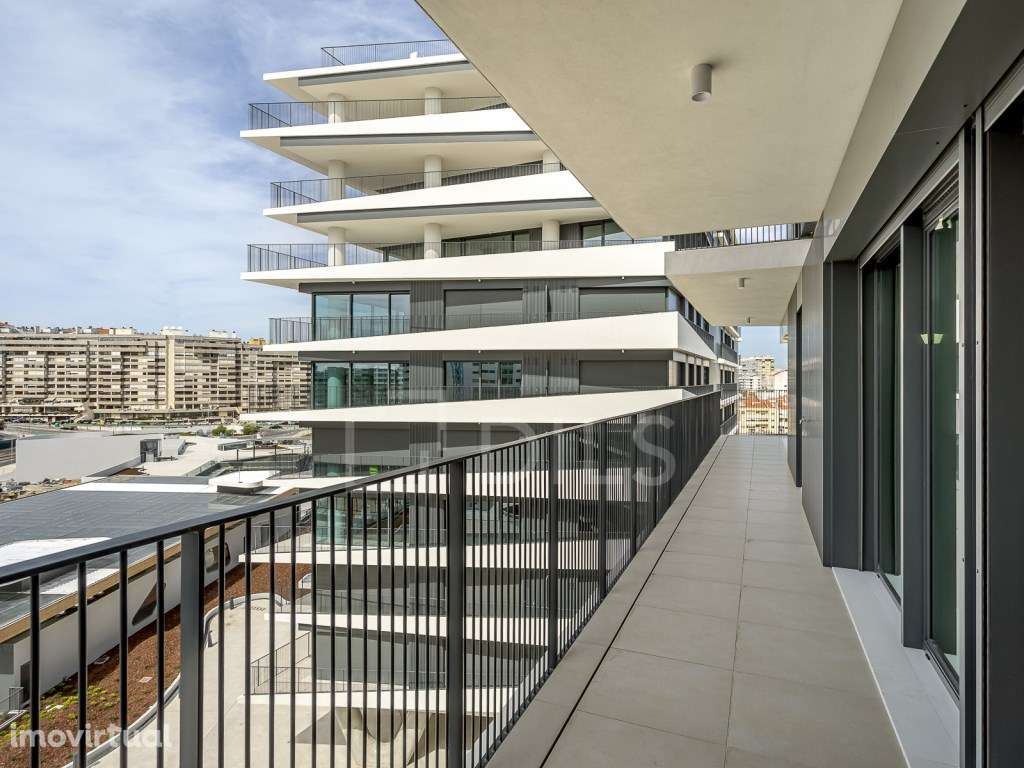 Apartamento T4 com varanda e estacionamento no Campo Grande - Grande imagem: 5/70