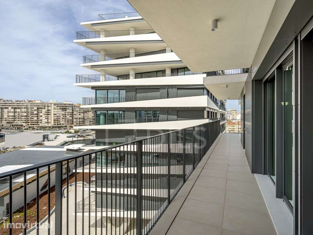 Apartamento T4 com varanda e estacionamento no Campo Grande - Grande imagem: 5/70