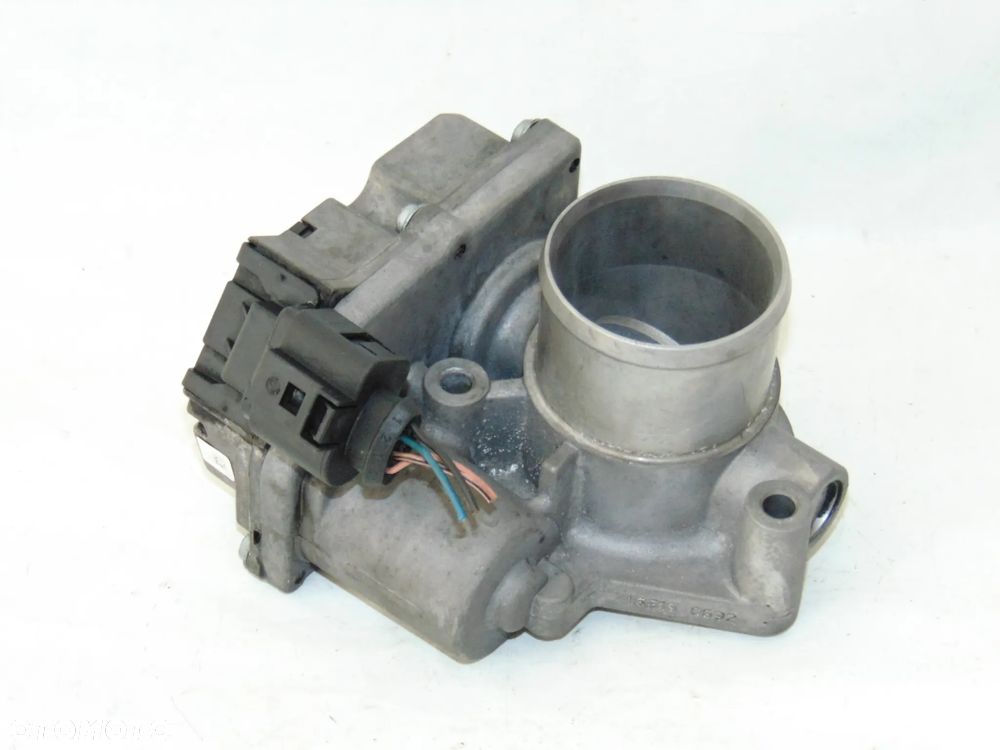 Przepustnica 7701062300 5WY9150A Renault Megane Scenic Laguna Trafic II 1.9 DCI - 1