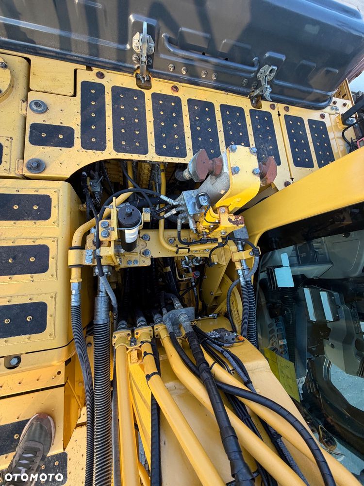 Komatsu PC240LC-11 - 27