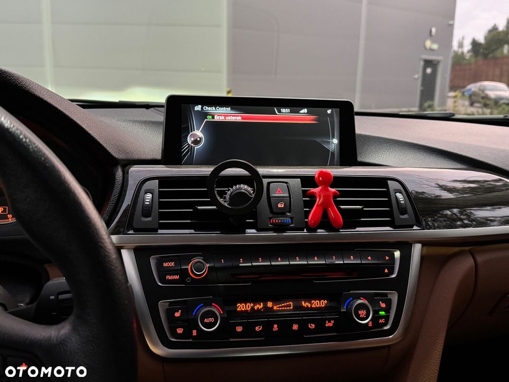 BMW Seria 3 328i Luxury Line - 15