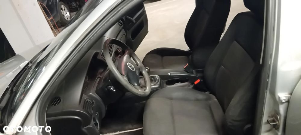 Volkswagen Passat 1.9 TDI Basis - 9