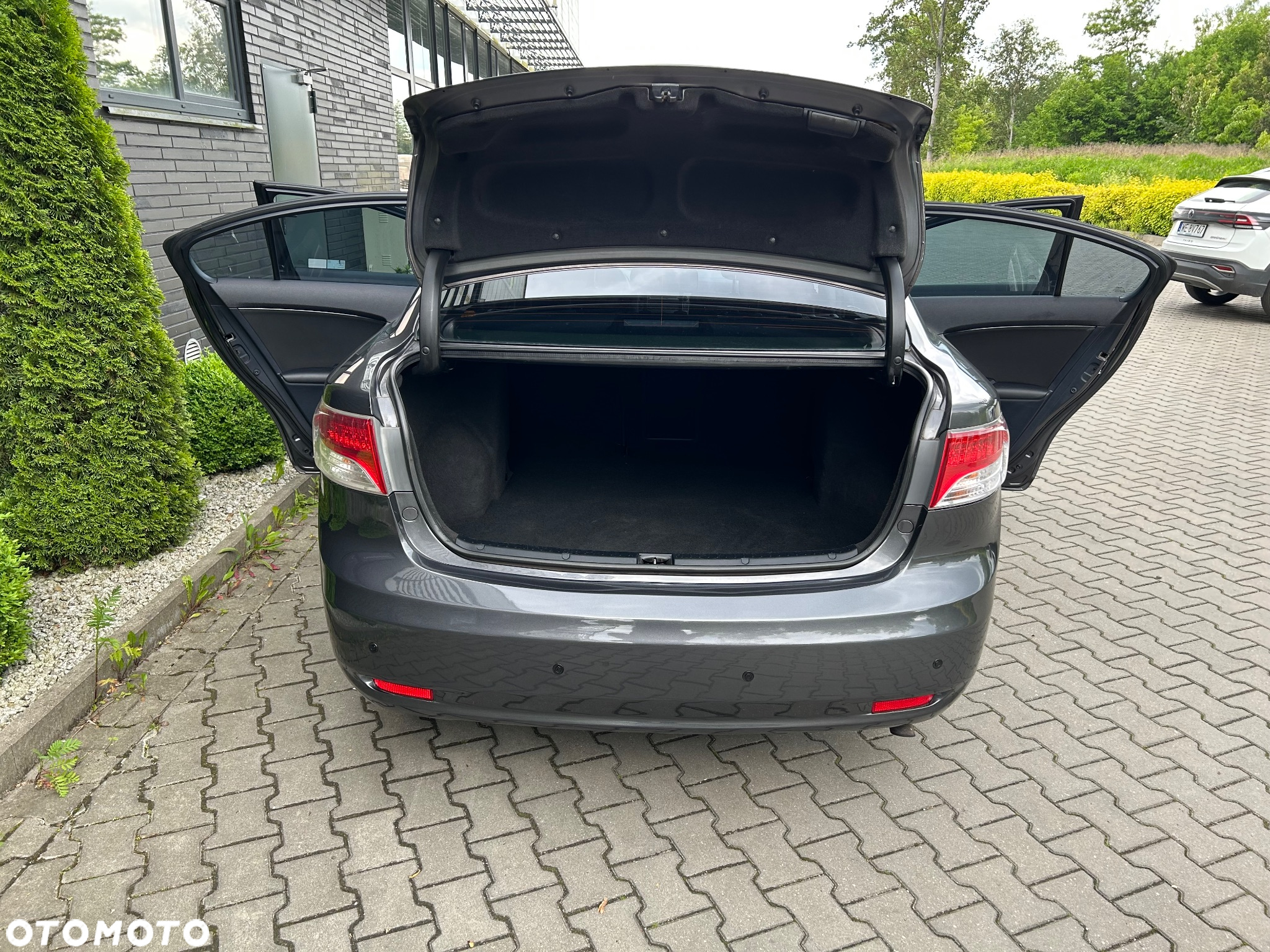 Toyota Avensis 1.8 Active - 9