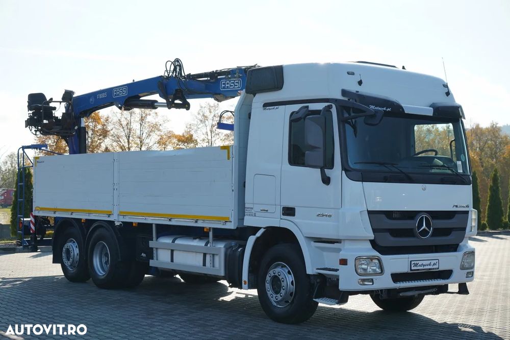 Mercedes-Benz ACTROS 2548 / 6x2 / ÎNĂLȚIME - 6,5 M / PUNTE RELAXABILĂ / TRANSMISIE FASSI / ATINGERE: 10,85 M / PRIMUL SCAUN SPATE / ROTATOARE / FURCĂ PENTRU PALEȚI - 11