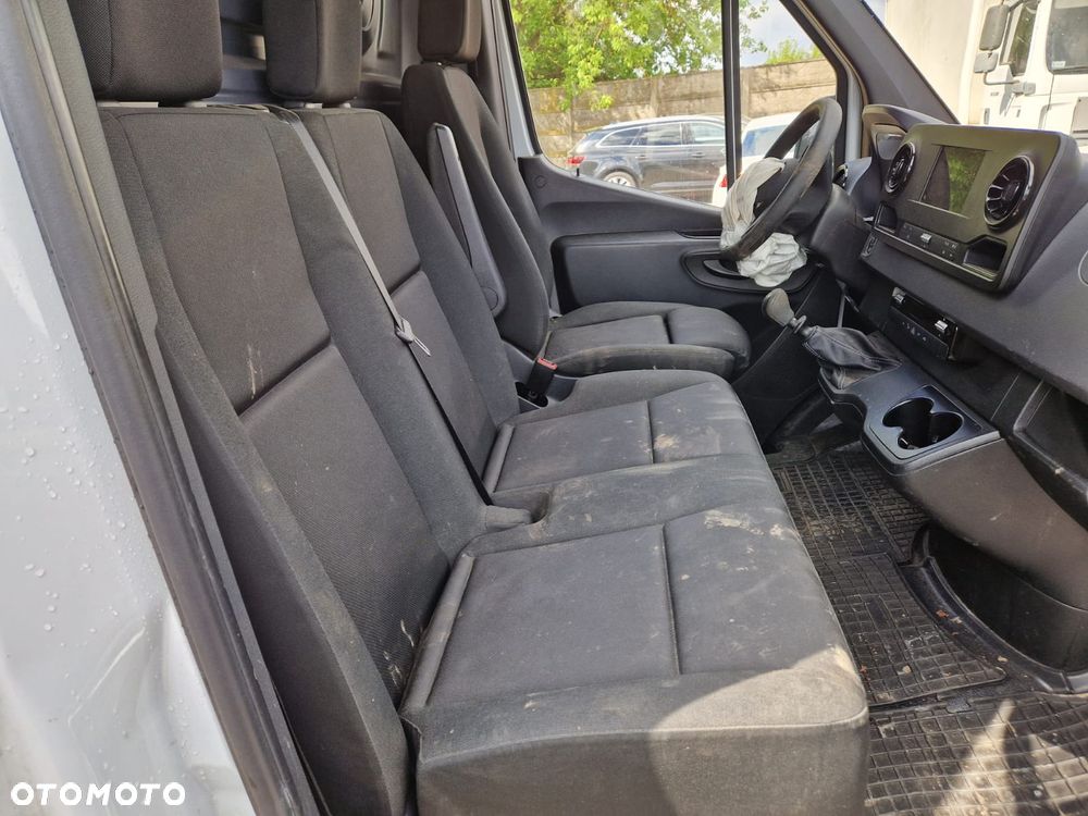 Mercedes-Benz Sprinter - 20