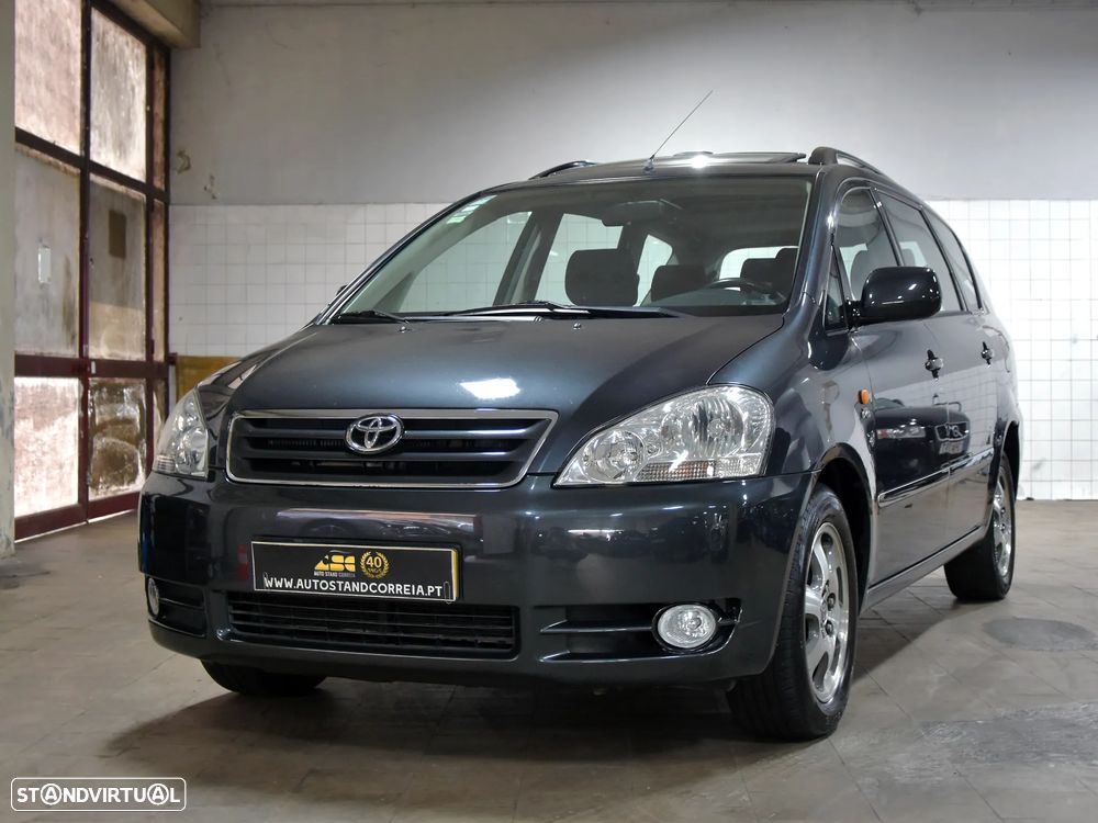 Toyota Avensis Verso 2.0 D-4D Sol - 2