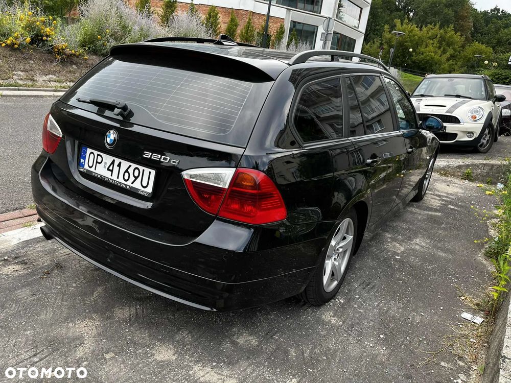 BMW Seria 3 320d DPF Touring - 4