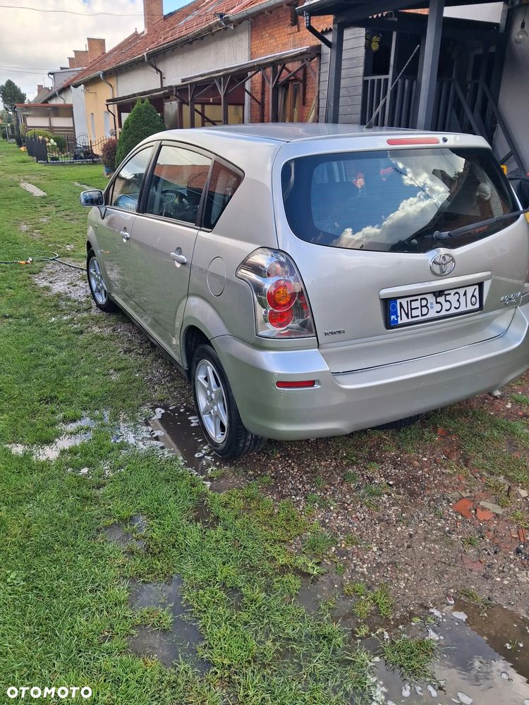 Toyota Corolla Verso - 11