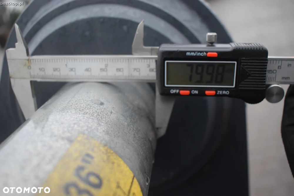 Wąska łyżka kopiąca z zębami 90 cm Strickland złącze typu Miller Ø80 - 13